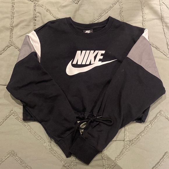 Nike Sweaters - Nike crop sweater
